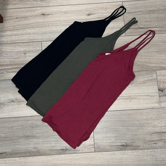 BUNDLE! Three Old Navy Tank Tops - Picture 9 of 10